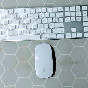 Apple Mac Wireless Bluetooth Magic Keyboard & Mouse - LIKE NEW